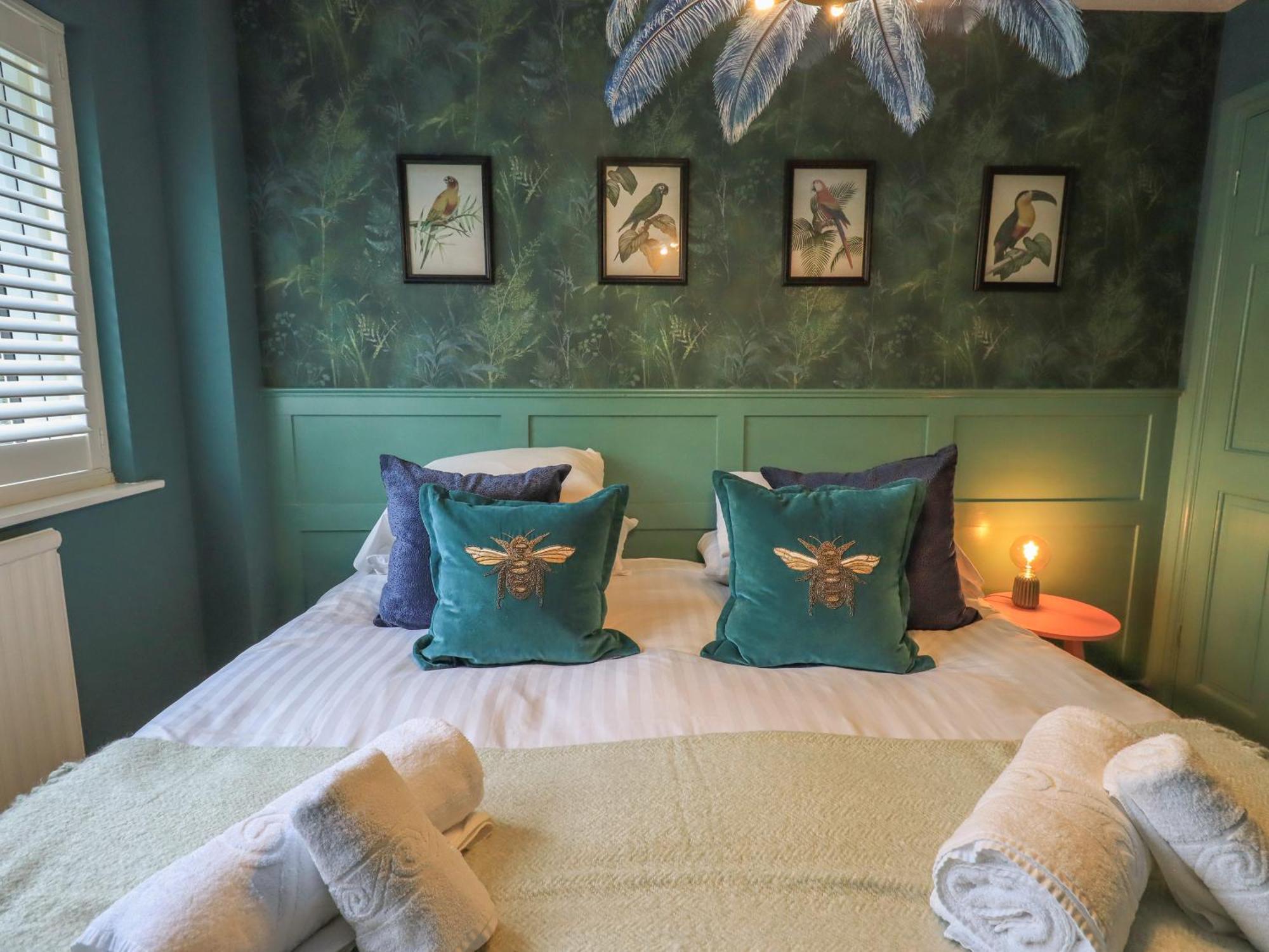 Tipsy Bee Villa Windermere Bagian luar foto