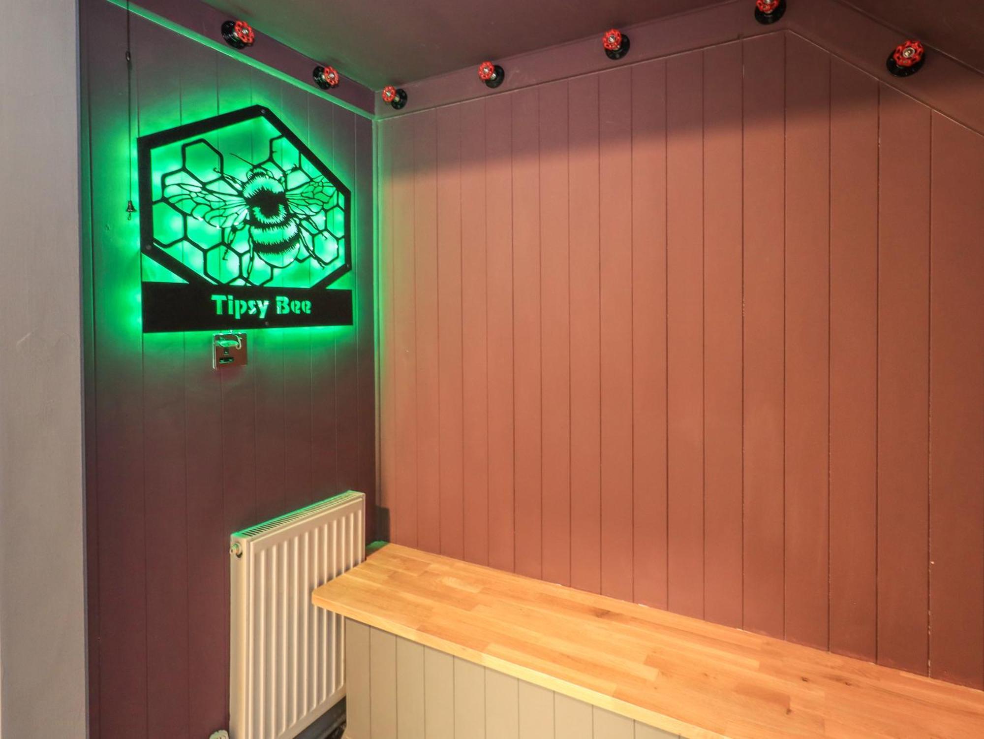 Tipsy Bee Villa Windermere Bagian luar foto
